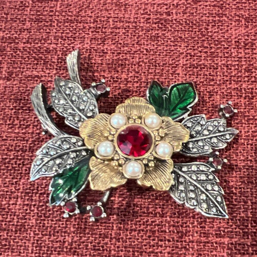 Avon Vintage Christmas Floral Red Green Faux Pearl Brooch Pin